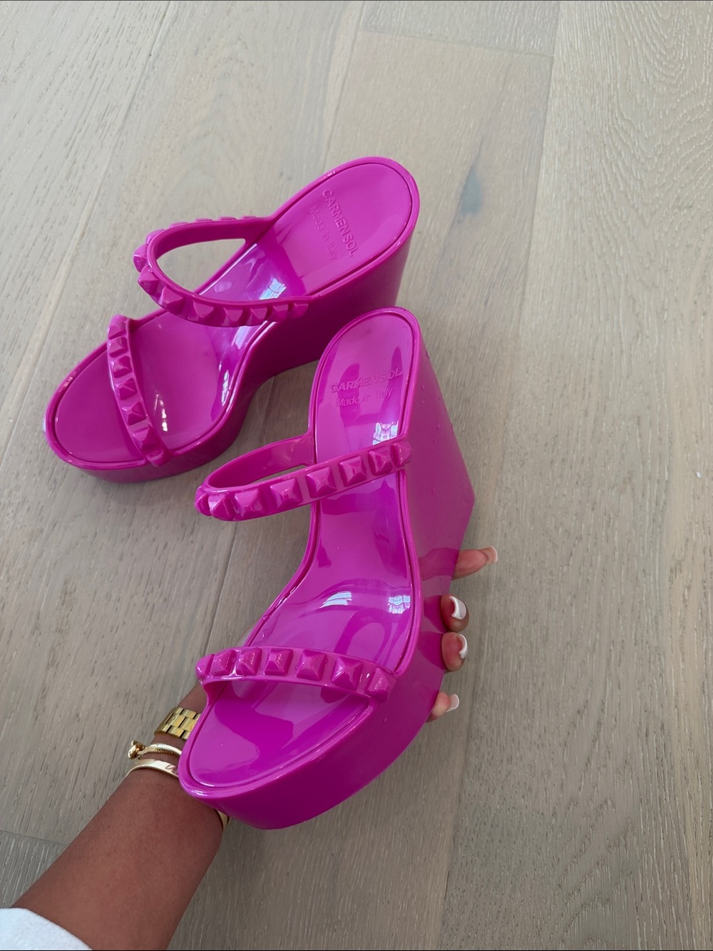Carmen Sol Bright Pink Wedge Slide Jelly Sandals rockstud